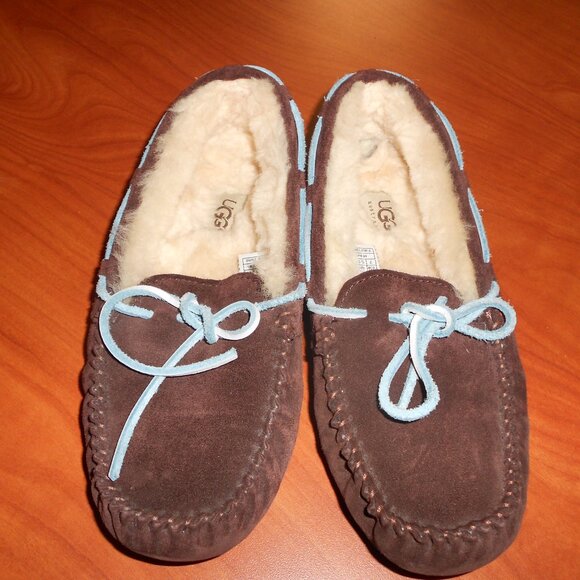 UGG 5612 DAKOTA MOCCASINS SLIPPERS CHOCOLATE BROWN SUEDE US WOMEN'S 7 - Picture 1 of 8